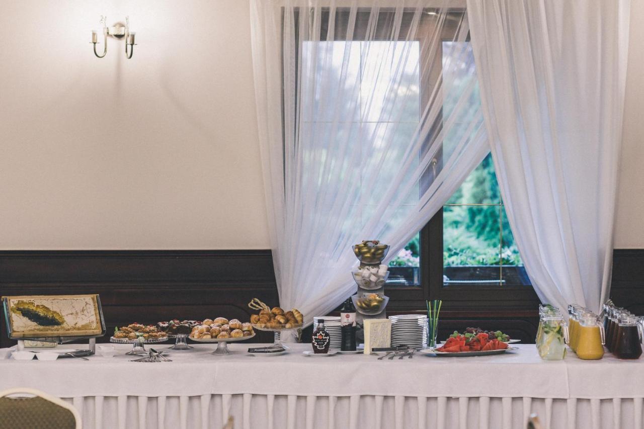 Hotel Czardasz Spa & Wellness ปวอตสก์ ภายนอก รูปภาพ
