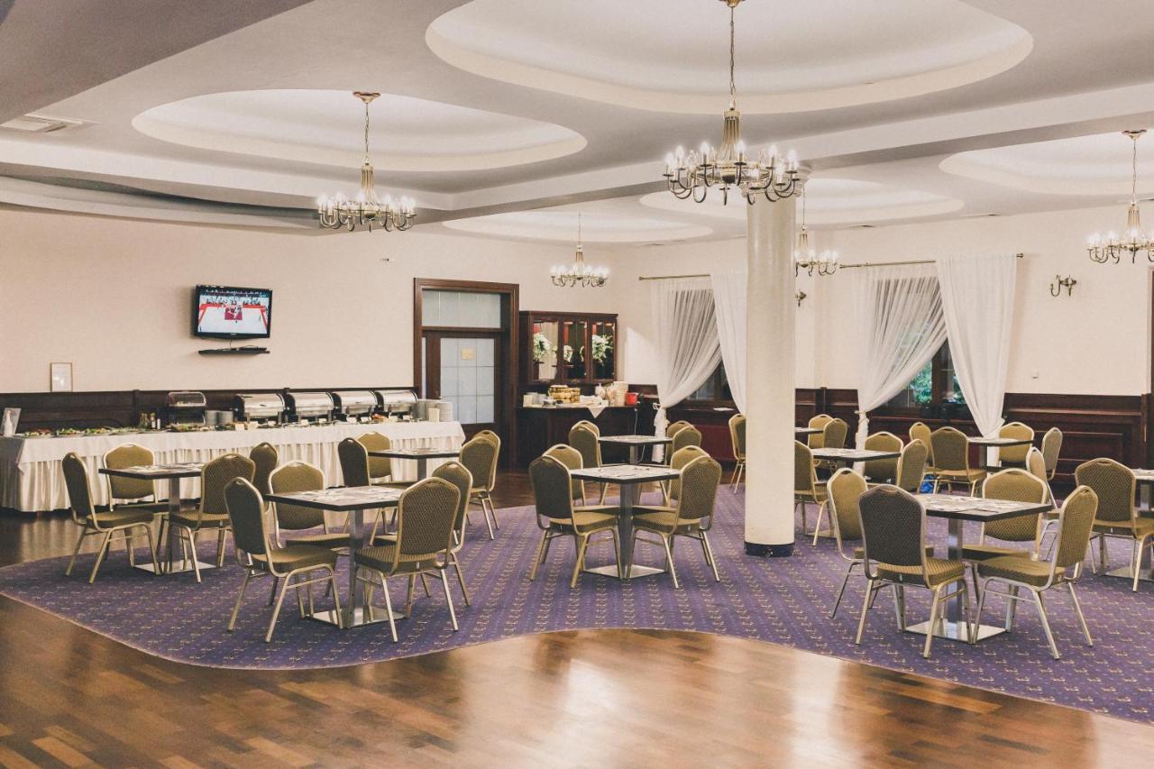 Hotel Czardasz Spa & Wellness ปวอตสก์ ภายนอก รูปภาพ