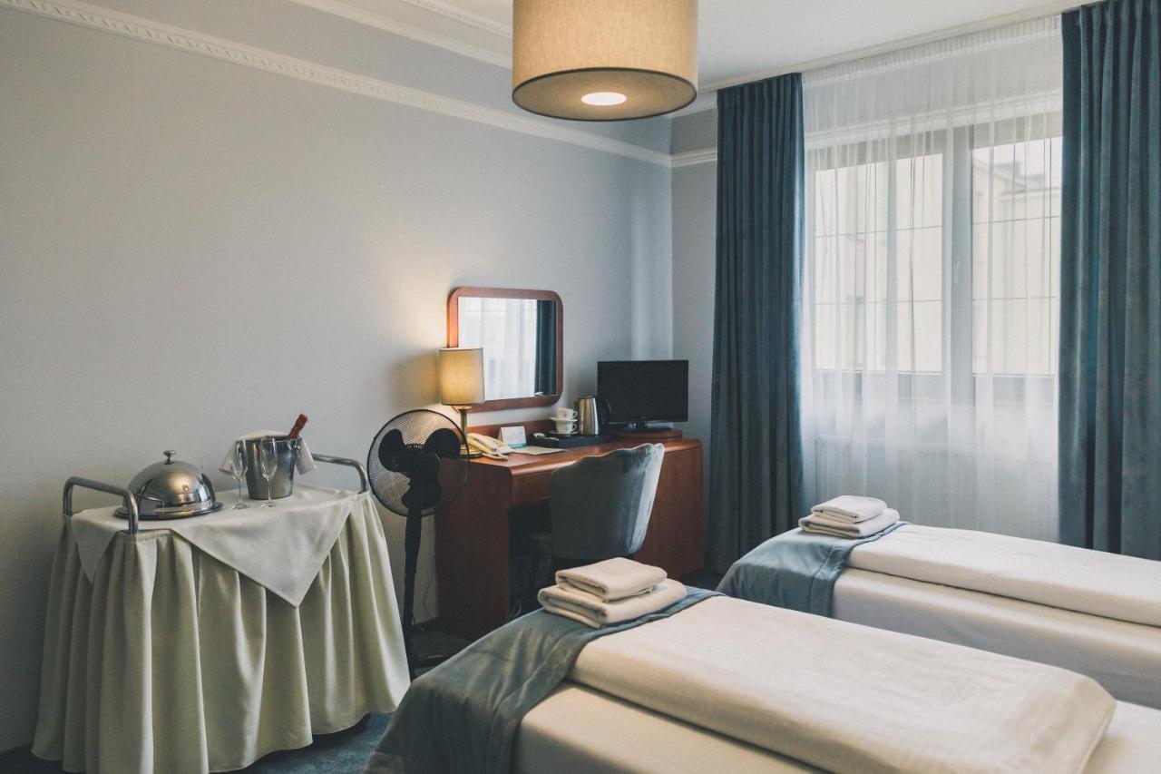 Hotel Czardasz Spa & Wellness ปวอตสก์ ภายนอก รูปภาพ