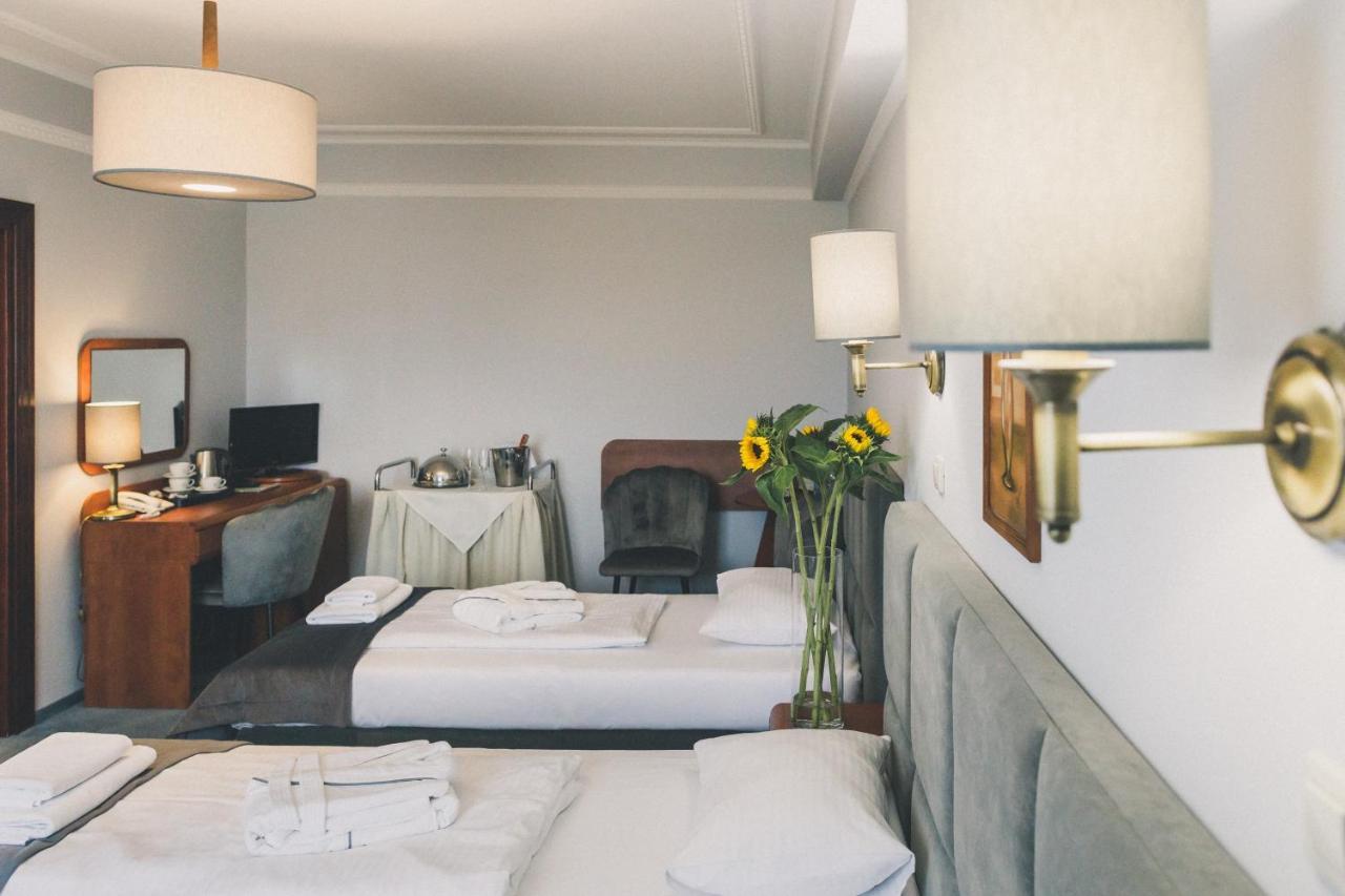 Hotel Czardasz Spa & Wellness ปวอตสก์ ภายนอก รูปภาพ