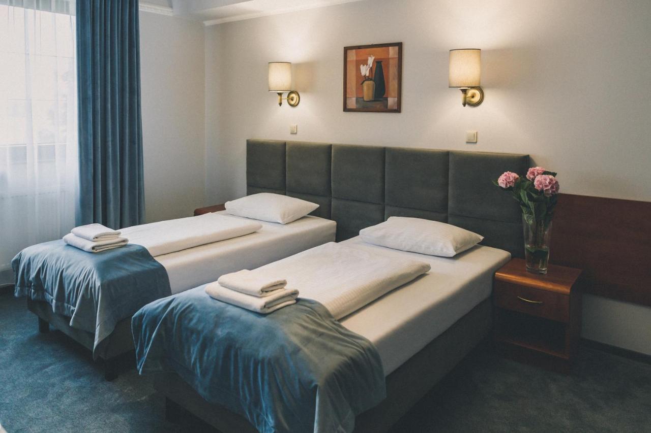 Hotel Czardasz Spa & Wellness ปวอตสก์ ภายนอก รูปภาพ