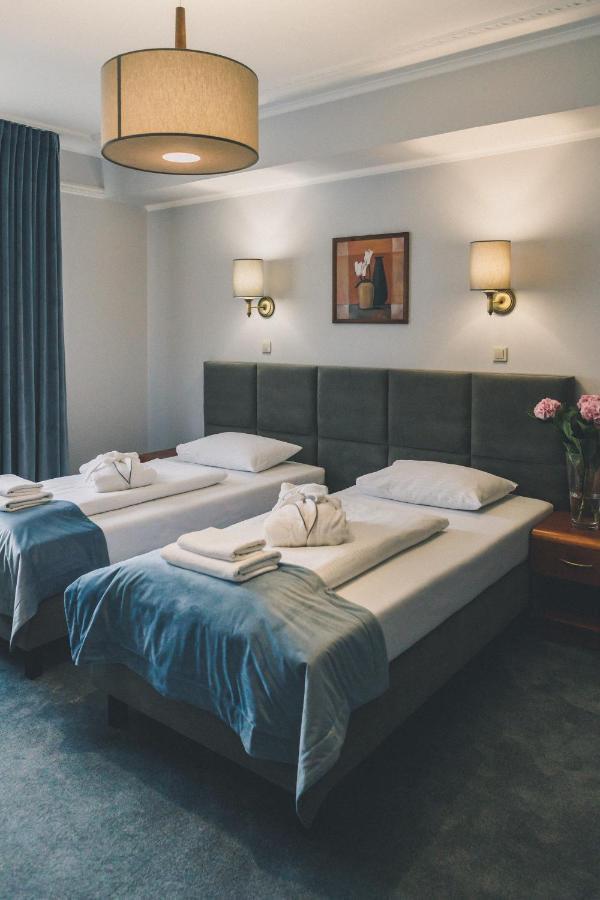 Hotel Czardasz Spa & Wellness ปวอตสก์ ภายนอก รูปภาพ