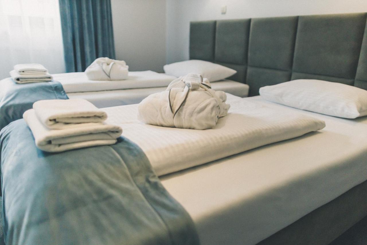 Hotel Czardasz Spa & Wellness ปวอตสก์ ภายนอก รูปภาพ
