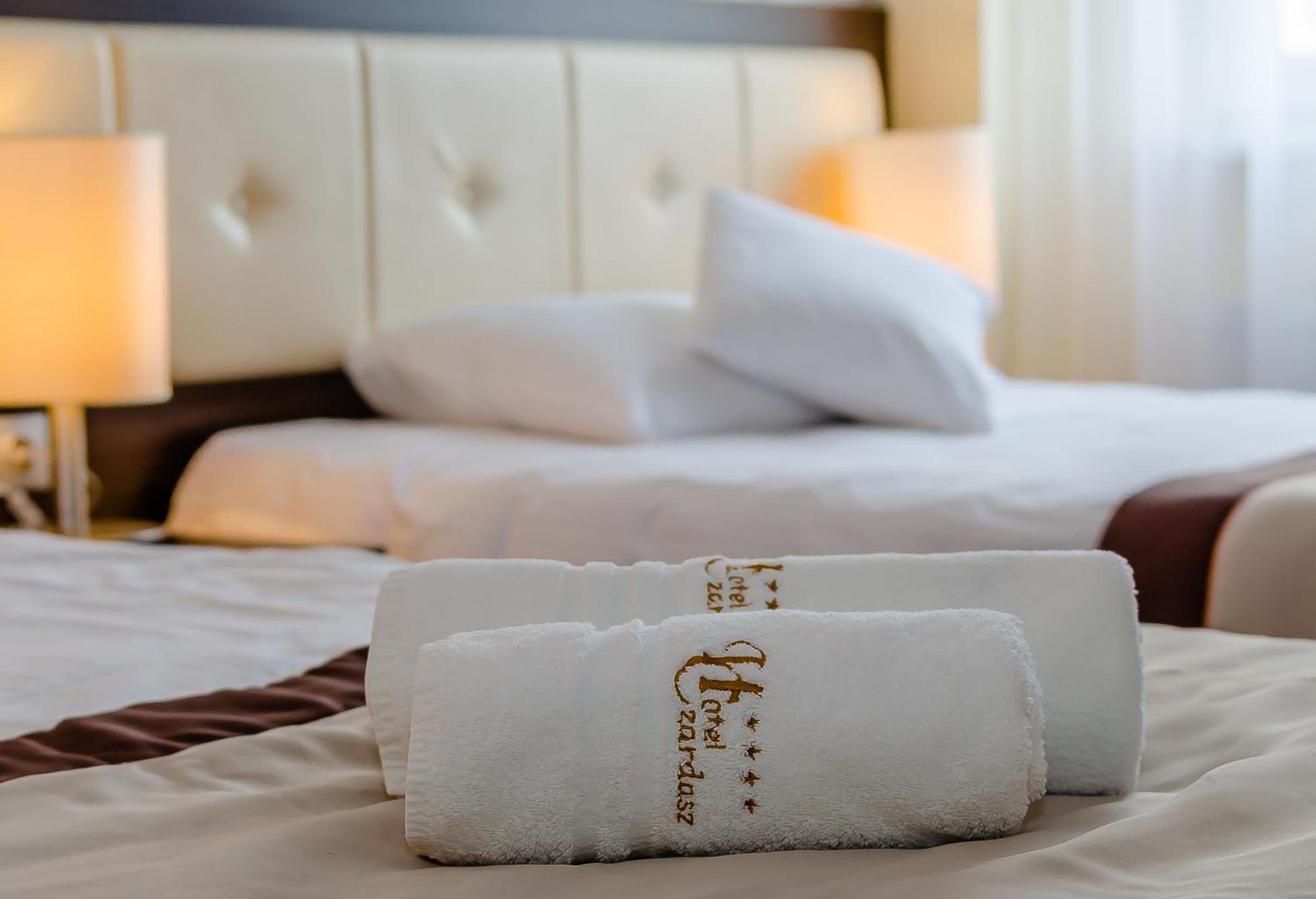 Hotel Czardasz Spa & Wellness ปวอตสก์ ภายนอก รูปภาพ