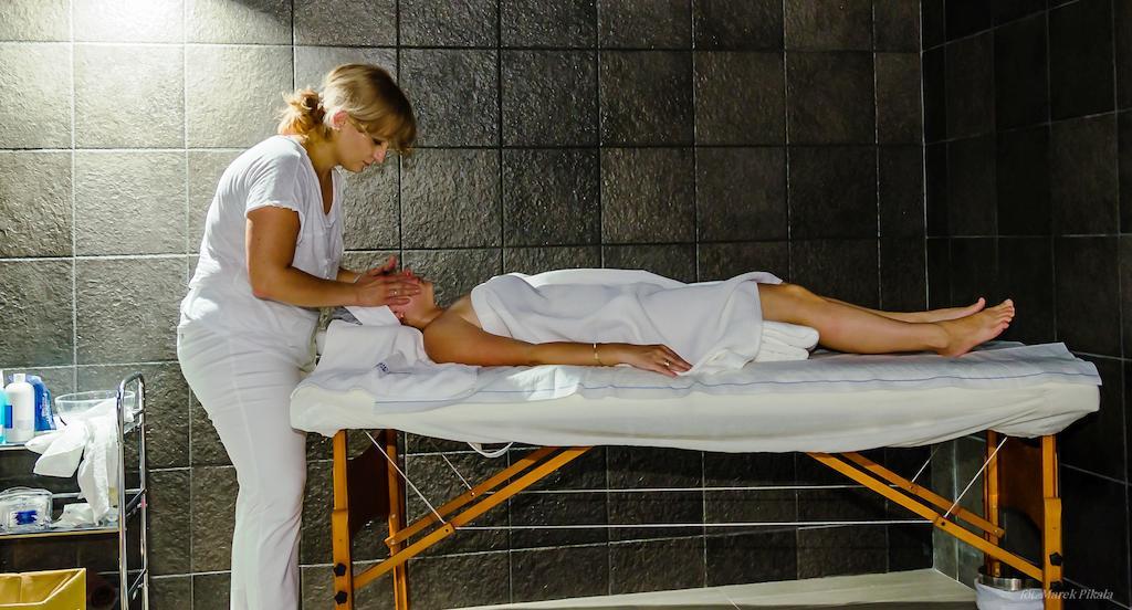 Hotel Czardasz Spa & Wellness ปวอตสก์ ภายนอก รูปภาพ
